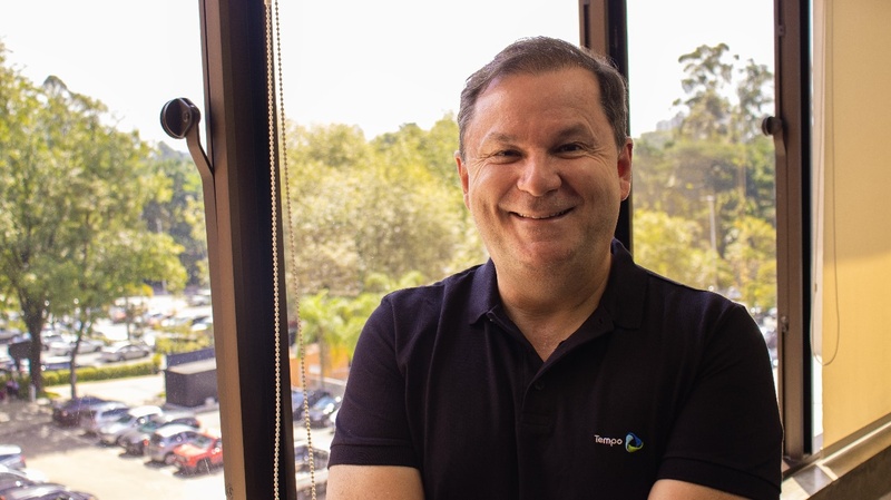 Tempo consolida liderança em serviços com estratégia de IA que gera economia e eleva satisfação do cliente